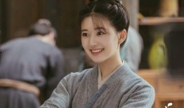 热门大瓜子 赵露思说未来能拍戏就拍,大瓜子女神转型演员，影视事业再攀高峰