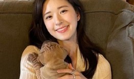 热门大瓜子 赵露思说未来能拍戏就拍,大瓜子女神转型演员，影视事业再攀高峰